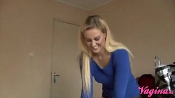 Film porno cu gagici blonde cu sani mici futute la hotel