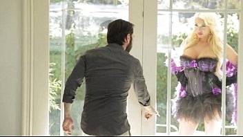 Femei cu floci la pizda futute in piscina