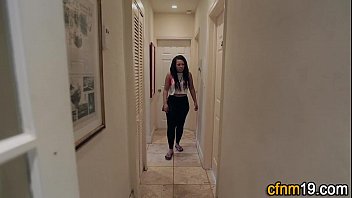 Negresa pleaca intr-o excursie si se indragoste de unul pe care il fute