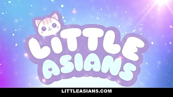 Doarme cu doua gagici si le fute pe ambele