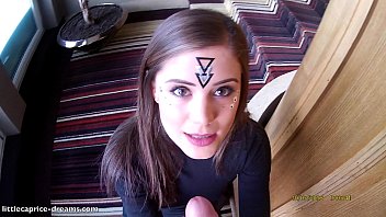 Xxx cu mame si fii lor vine acasa cu pofta de supt pula