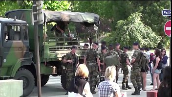 Matura la vazut ca este mic si virgin si la lasat sa o futa si sa o atinga bine porno oral in franta