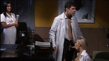 Unul o fute in cur iar celalalt o linge in pizda ca un ipotent