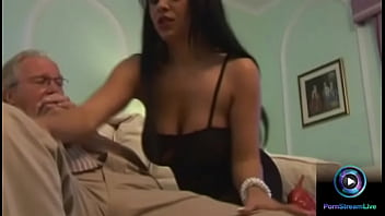 Adolescenta xxxi face sex tare cu bunicul ei preferat