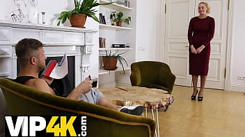 Ii face cea mai mare surpriza la aceasta bunaciune cu fund frumoasa pula lui mare