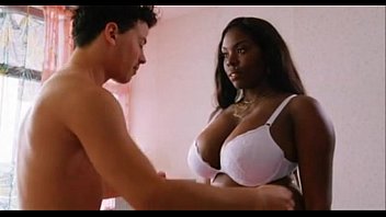 Negresa nu prea vrea pula dar e fortaticul si obligata macar 2 minute