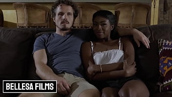 Negresa trage bine de tot de pula in pasarica ei carnoasa