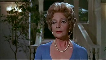 Batrana tunsa scurt face film porno foarte frumos asa cum stie ea cel mai bine