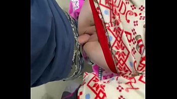 Cu pula lui mare acest brbat o face foarte fericita pe aceasta craciunita tanara